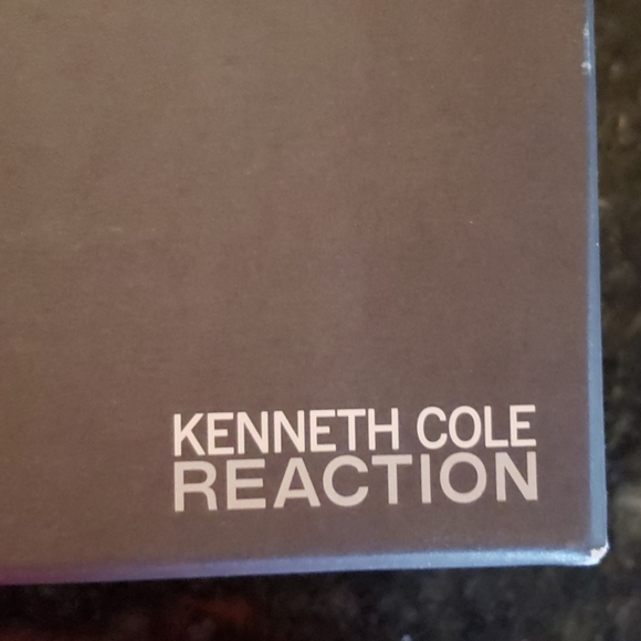 Like new black patent w 3.5 in stacked brown heel - Picture 8 of 8